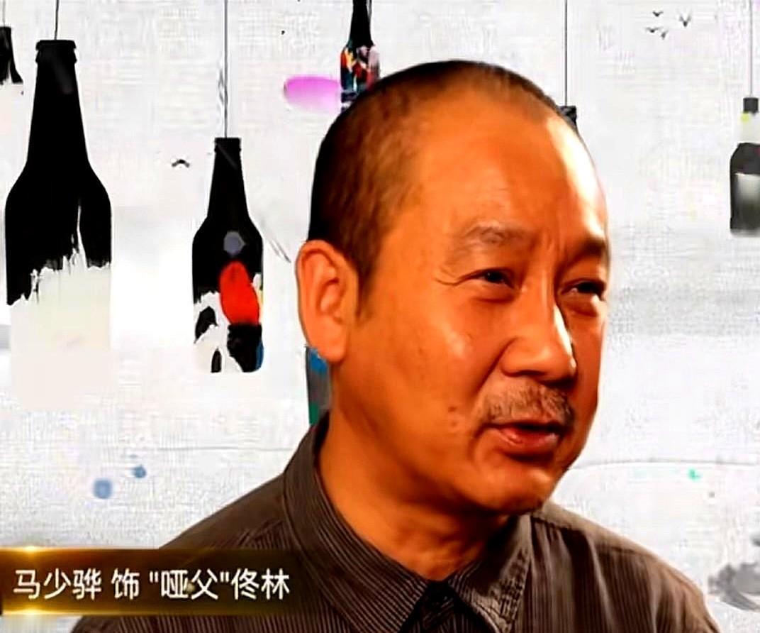 李雪健演的哑父是经典，马少骅这版更讲究。
一个靠眼神吃饭，一个靠手语说话。
观众