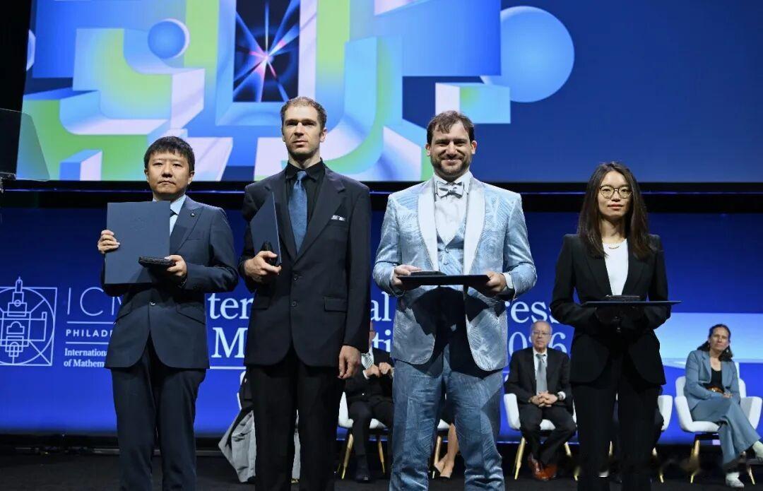 太牛了！中国数学家同届斩获两枚“数学界诺贝尔奖”，打破国外90年垄断，但这背后却