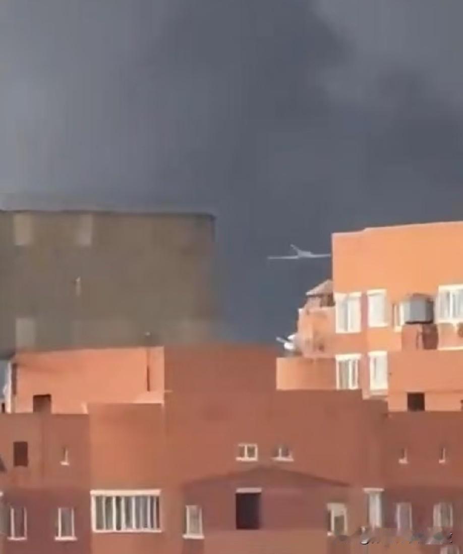 俄罗斯空袭乌克兰西部，波兰战机迅疾升空，防空警报骤然拉响。
路透华沙9月17日电