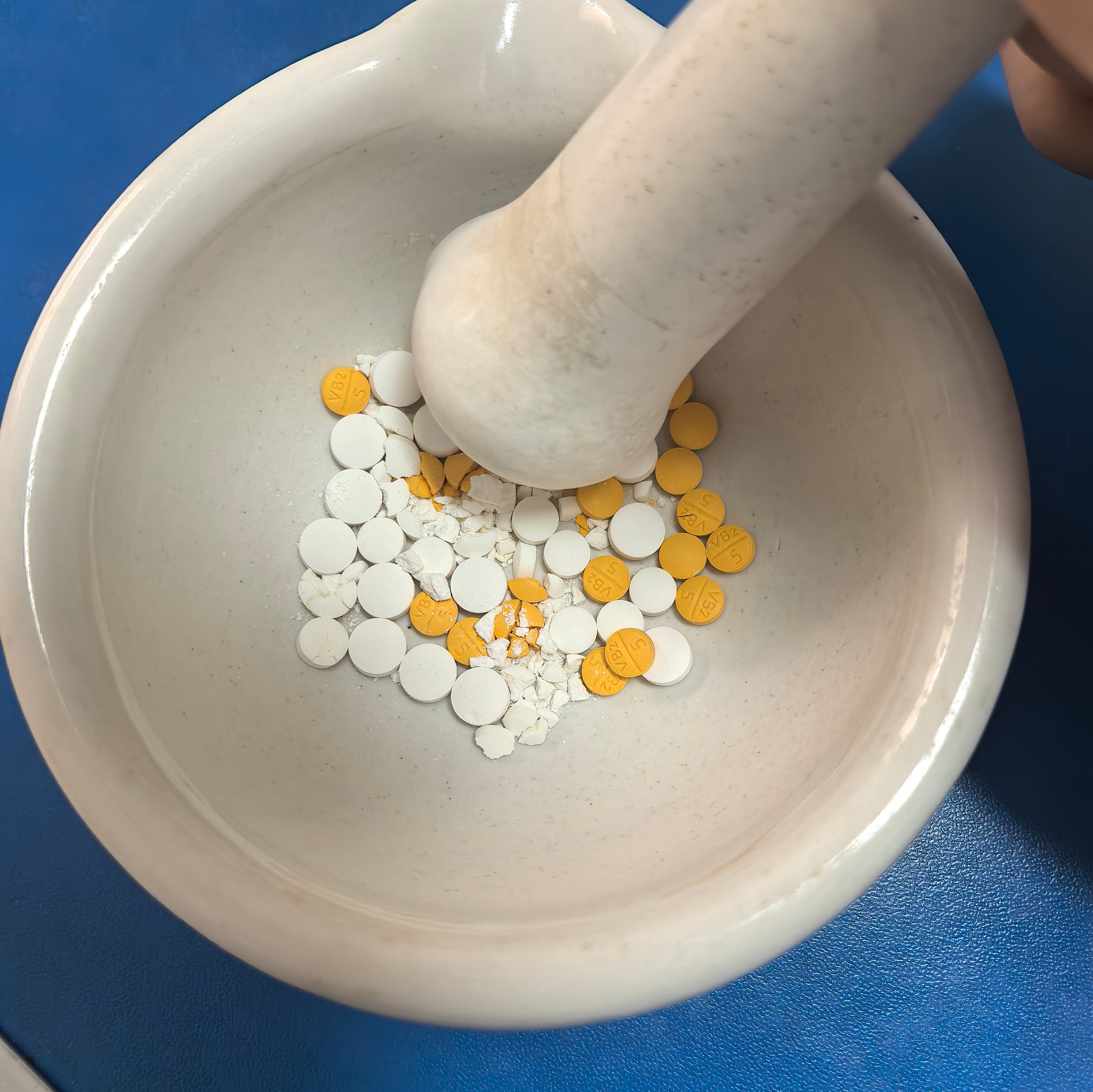 都搞里头，小小口腔溃疡我还拿不下你了