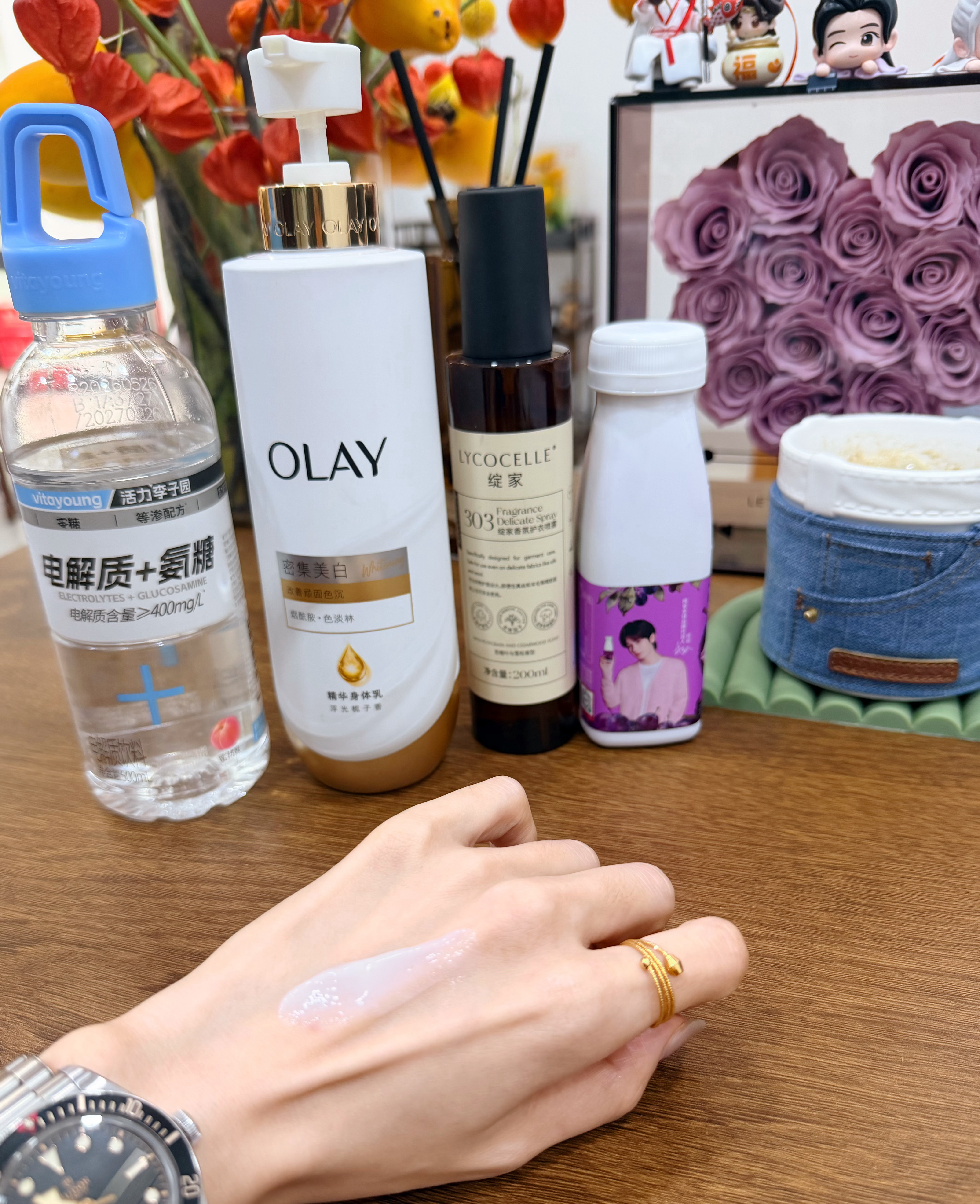 成毅[超话]  我每天工作的标配[耶]，这两天，被olay身体乳腌入味了[嘻嘻]
