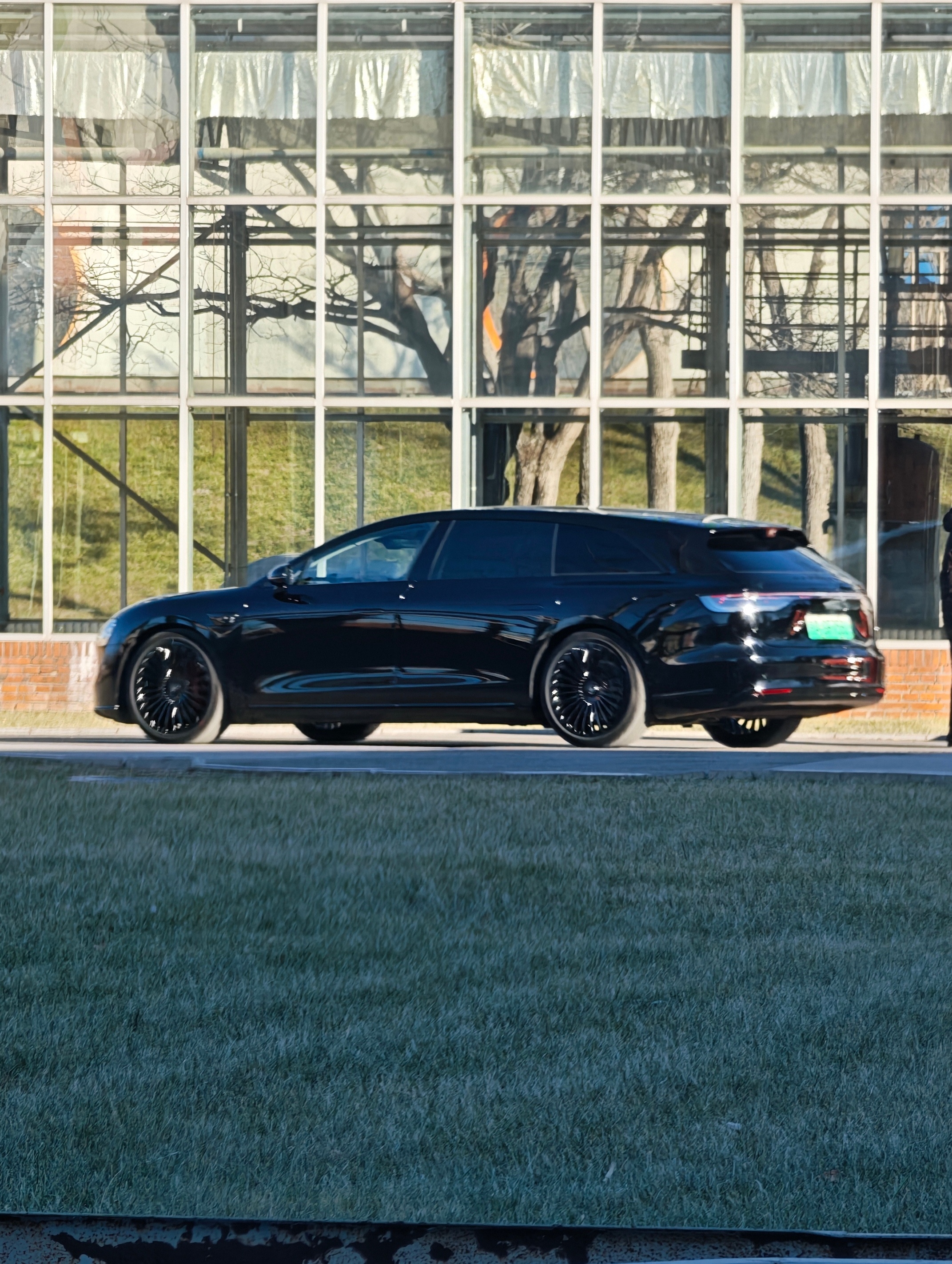 享界S9T侧面姿态真心不错~