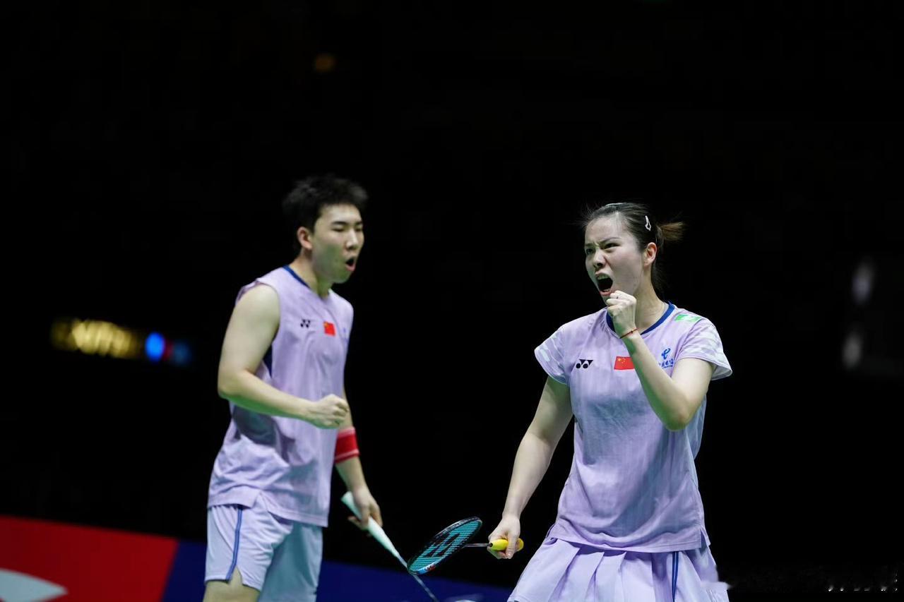 2026印尼大师赛混双1/4决赛，中国组合郭新娃/陈芳卉以18-21、14-21