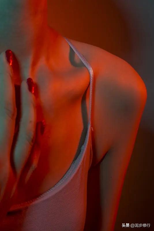 中午券商拉升了一下就放弃了，主要是银行、保险等金融股砸盘，今天没有资金护盘，保险