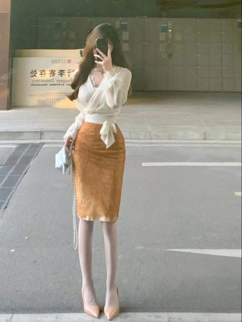 镜中人影，风华正茂。