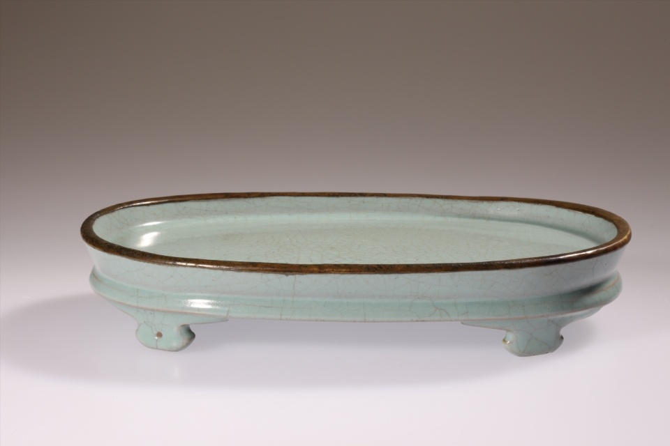 吉林省博物院藏 宋 汝窑 粉青釉椭圆水仙花盆 