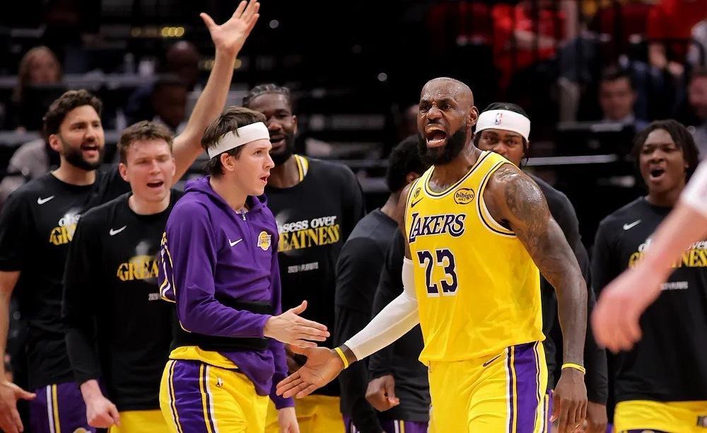 NBA季后赛西部半决赛G3，湖人回到主场迎战雷霆，目前湖人大比分0-2落后。战绩