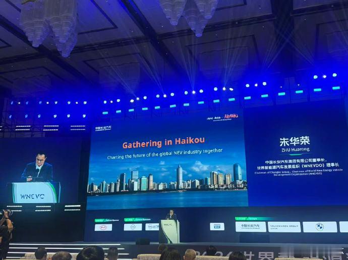 朱华荣在2026世界新能源汽车大会上提的这个倡议，觉得挺有前瞻性的。他建议推动L