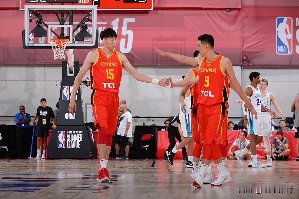 据报道称，中国男篮集训大名单将于近期公布，在本月中旬集结训练，七月初将前往澳大利