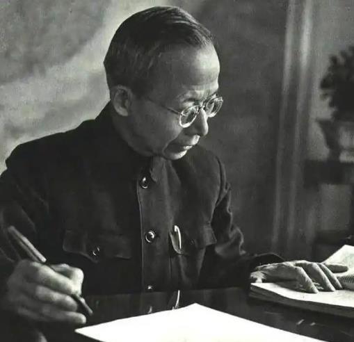 1918年，28岁竺可桢博士毕业，被女校长堵在家里。对方语出惊人：“你娶我妹妹，