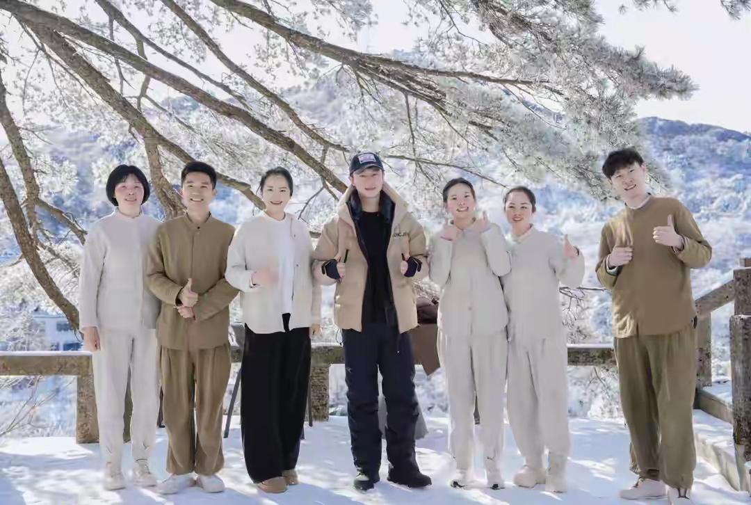 爬黄山展现别样风采👏