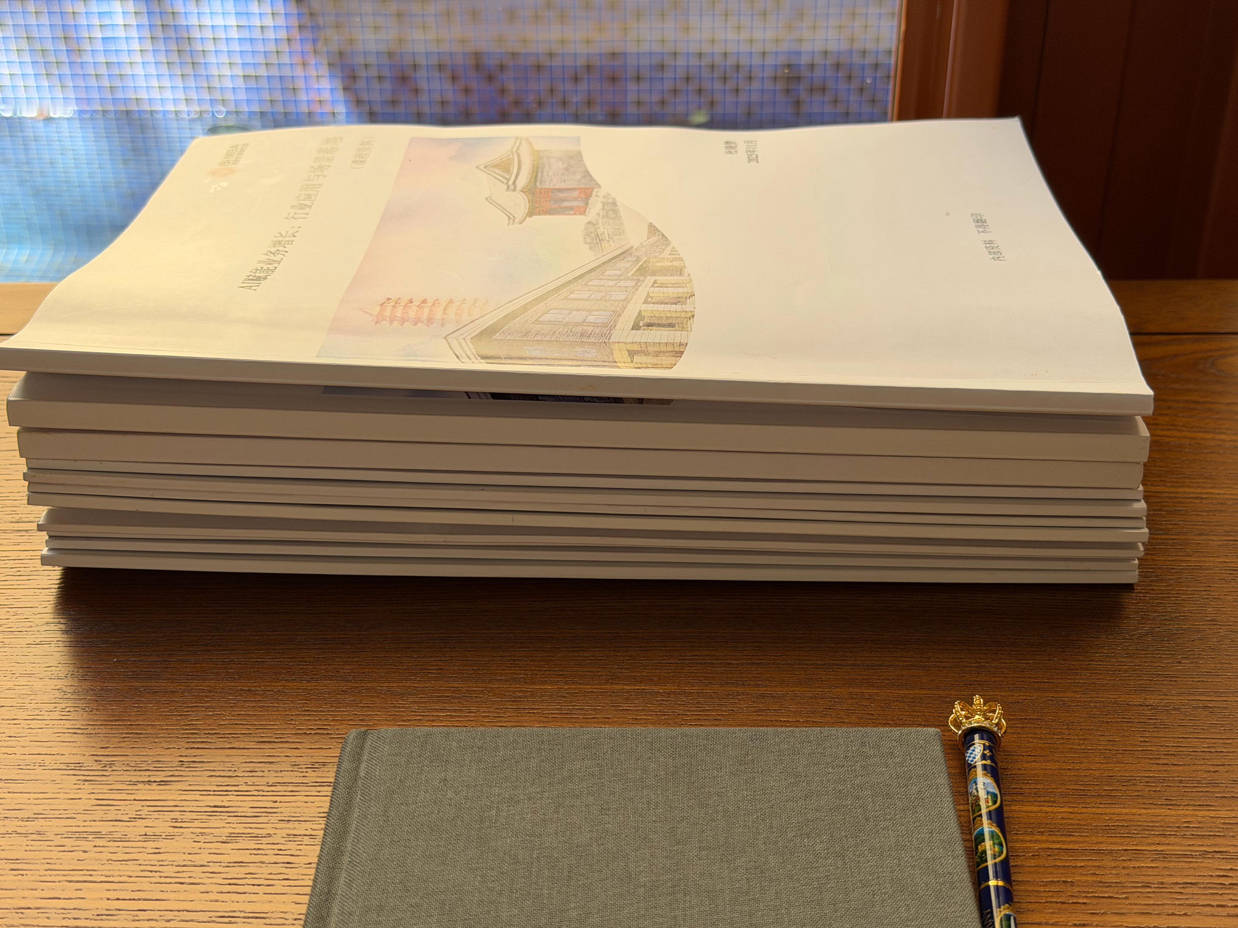 我放假的时候晚上9点睡觉早上7点起床起来先去健身房锻炼身体1小时回家吃了鸡蛋和地