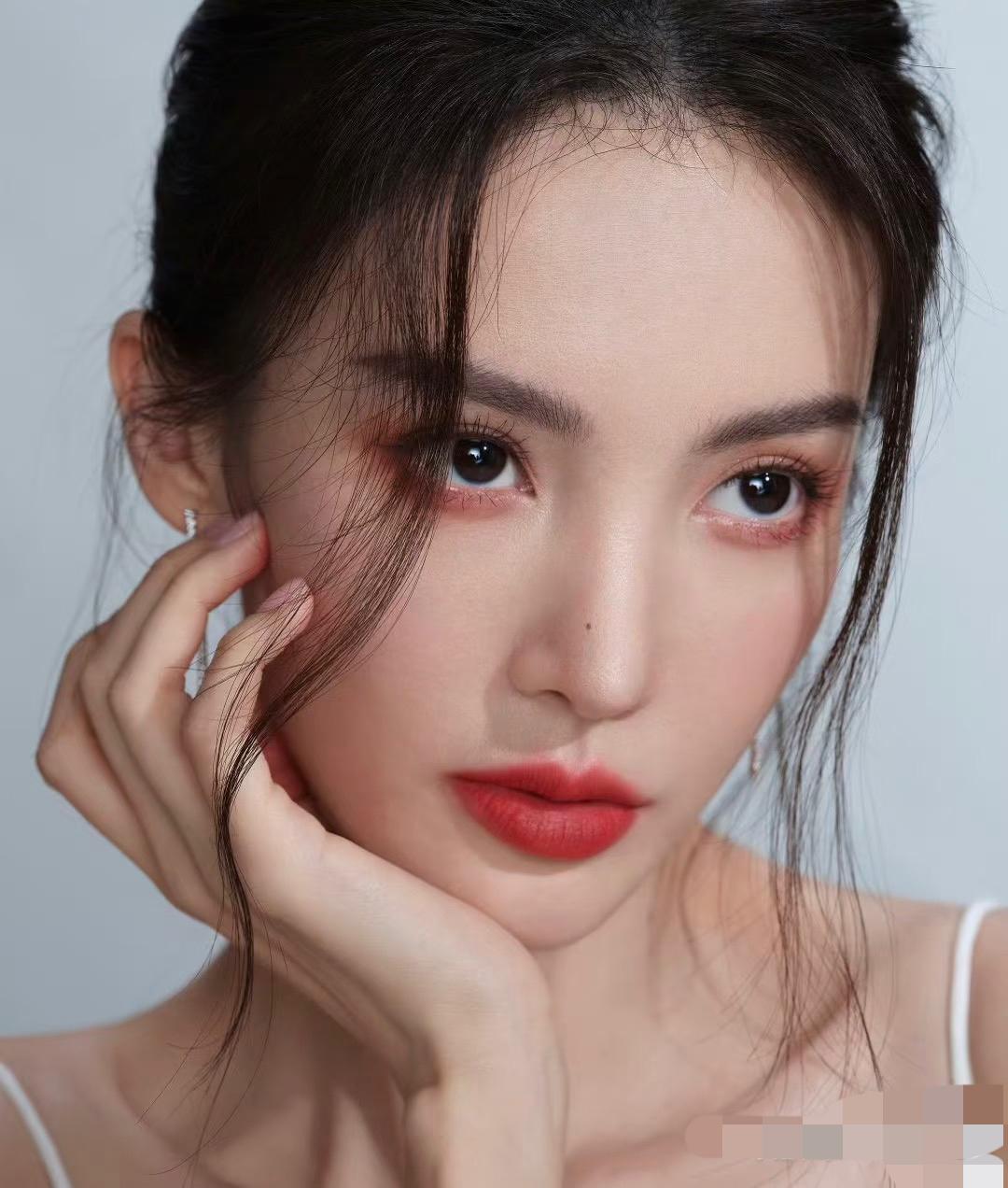 不得不说一句，
金晨这次处理网络谣言的方式，
绝对是教科书级别的，就算是全网吵翻