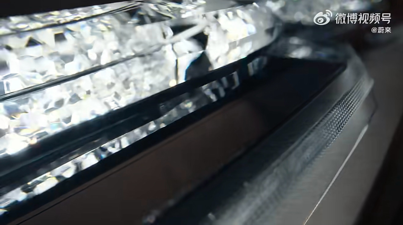 蔚来ES9大灯组和日行灯细节，真钻石厂了。 