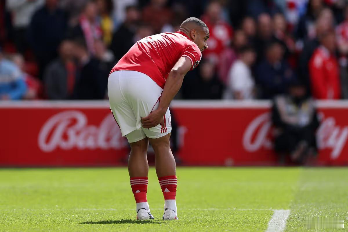 桑德兰vs诺丁汉森林 森林今晚客战桑德兰，主力中卫穆里略腘绳肌拉伤，将缺席这场关