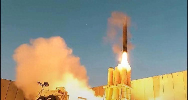 伊以冲突拖到第 18 天，局面出了个谁都没想到的转折点：以色列悄悄告诉美国，家里