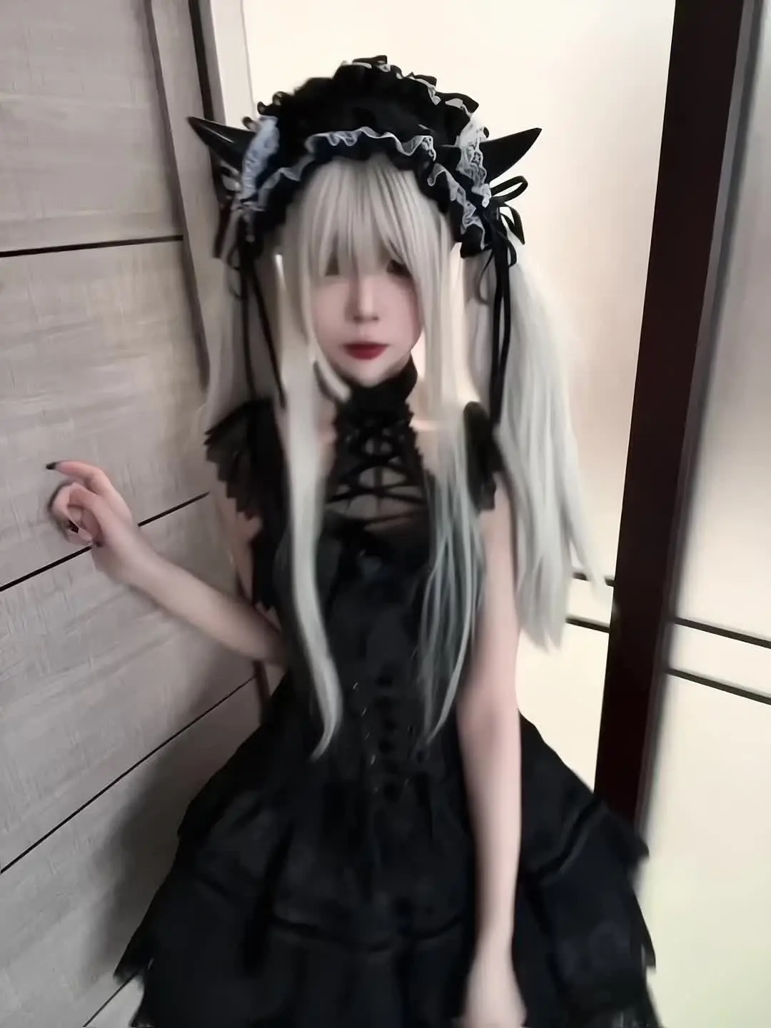 没人会喜欢你的阴郁🖤