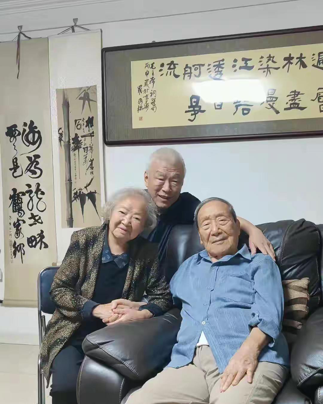 我敢说，这张照片里的人，如果你能认出两位，我估计，你一定是古来稀之年了！不信你试