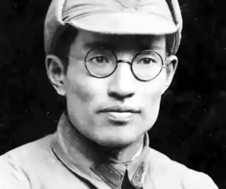 在1945年七大后，毛泽东专程找朱瑞谈话：“你对安排的工作是不是有什么不同的看法