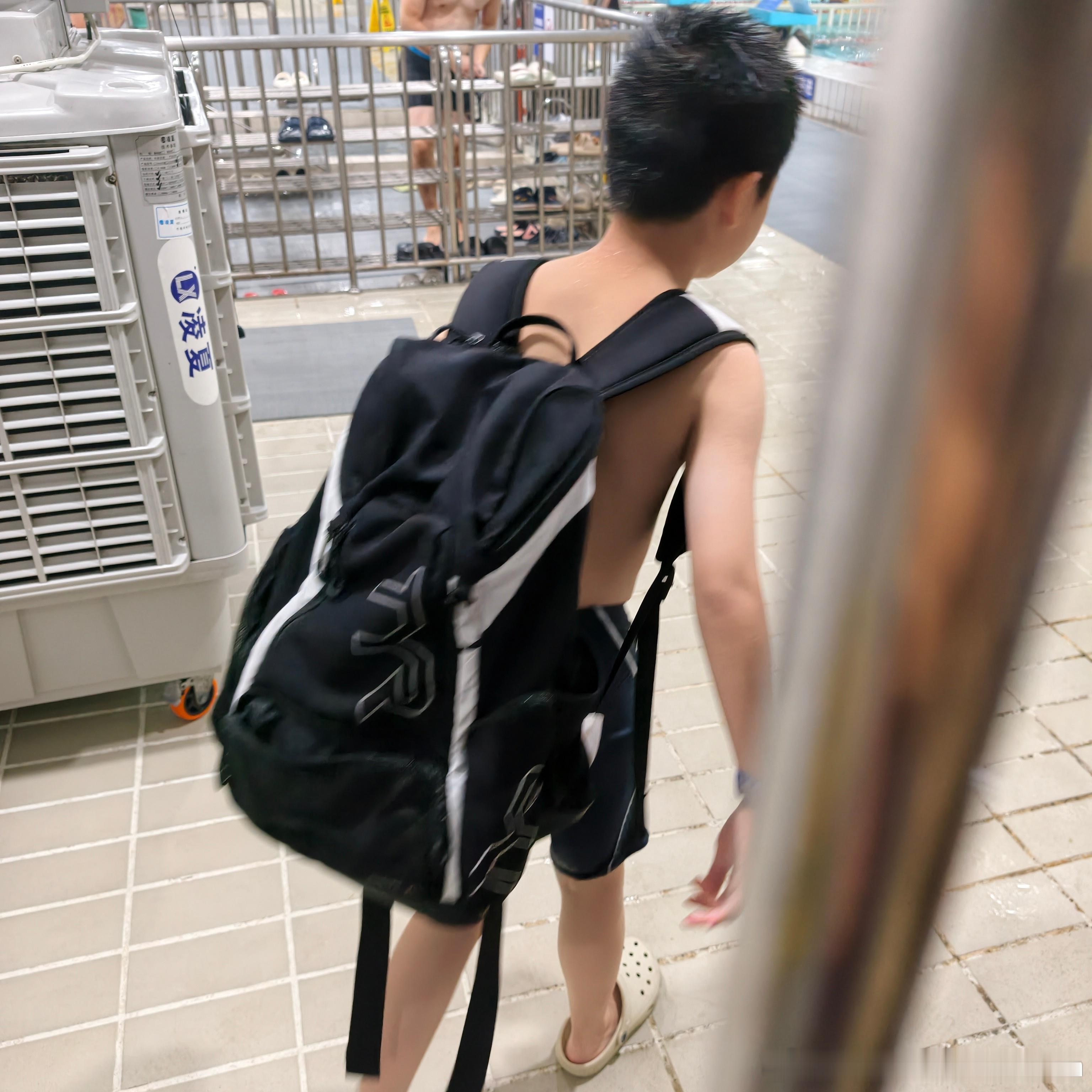 真心建议有哮喘的孩子都去游泳吧！哥哥从6岁确诊咳嗽变异性哮喘之后，感觉每咳一声，
