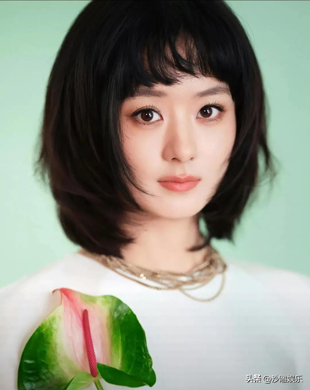 赵丽颖，终于营业了！

3月18日，停工两个月的赵丽颖终于带着新造型出来“营业”