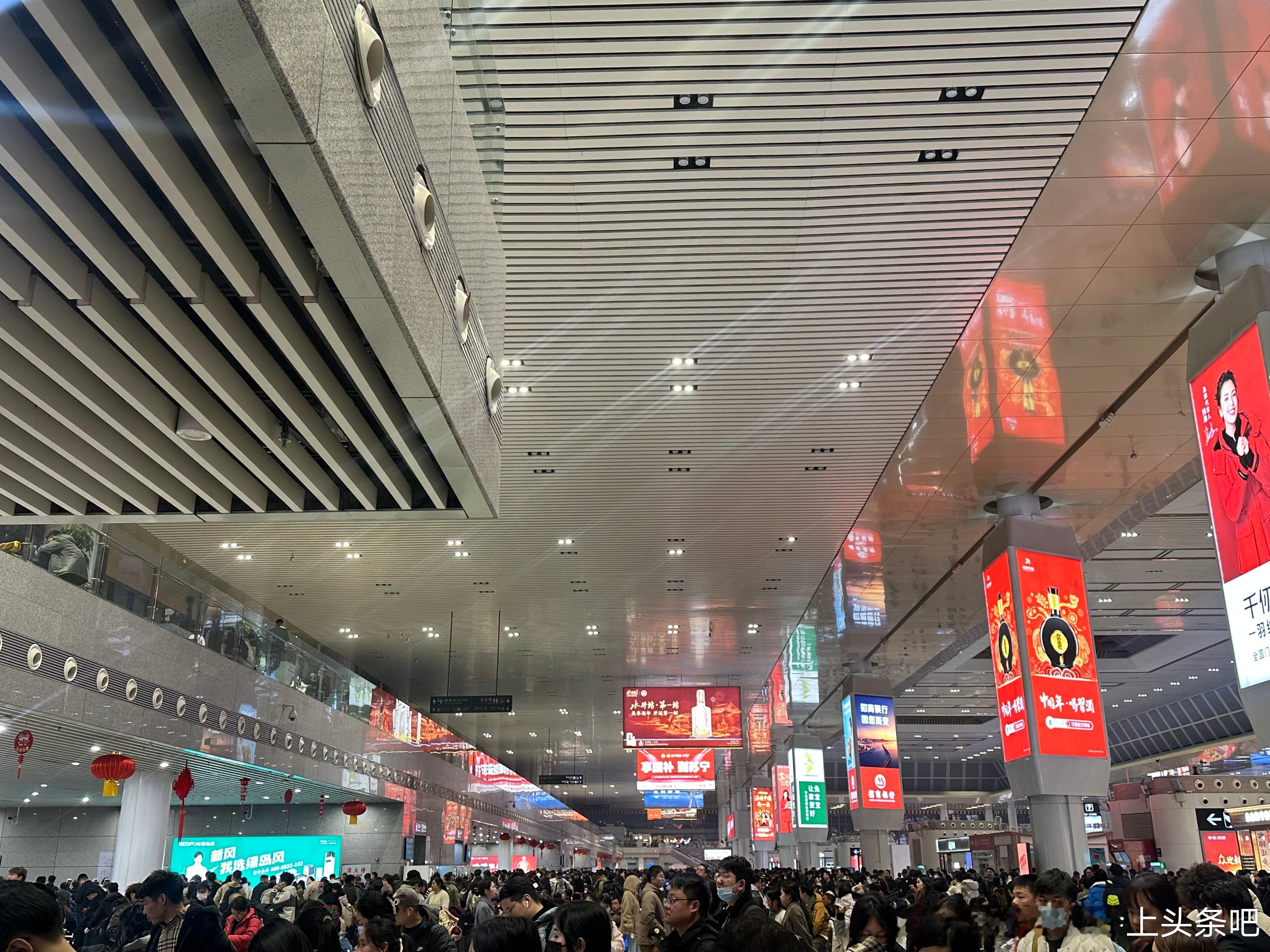 最近在某个时刻又被小南的地铁播报轻轻的治愈了[招财超崽]前方到站南京南站博爱车站