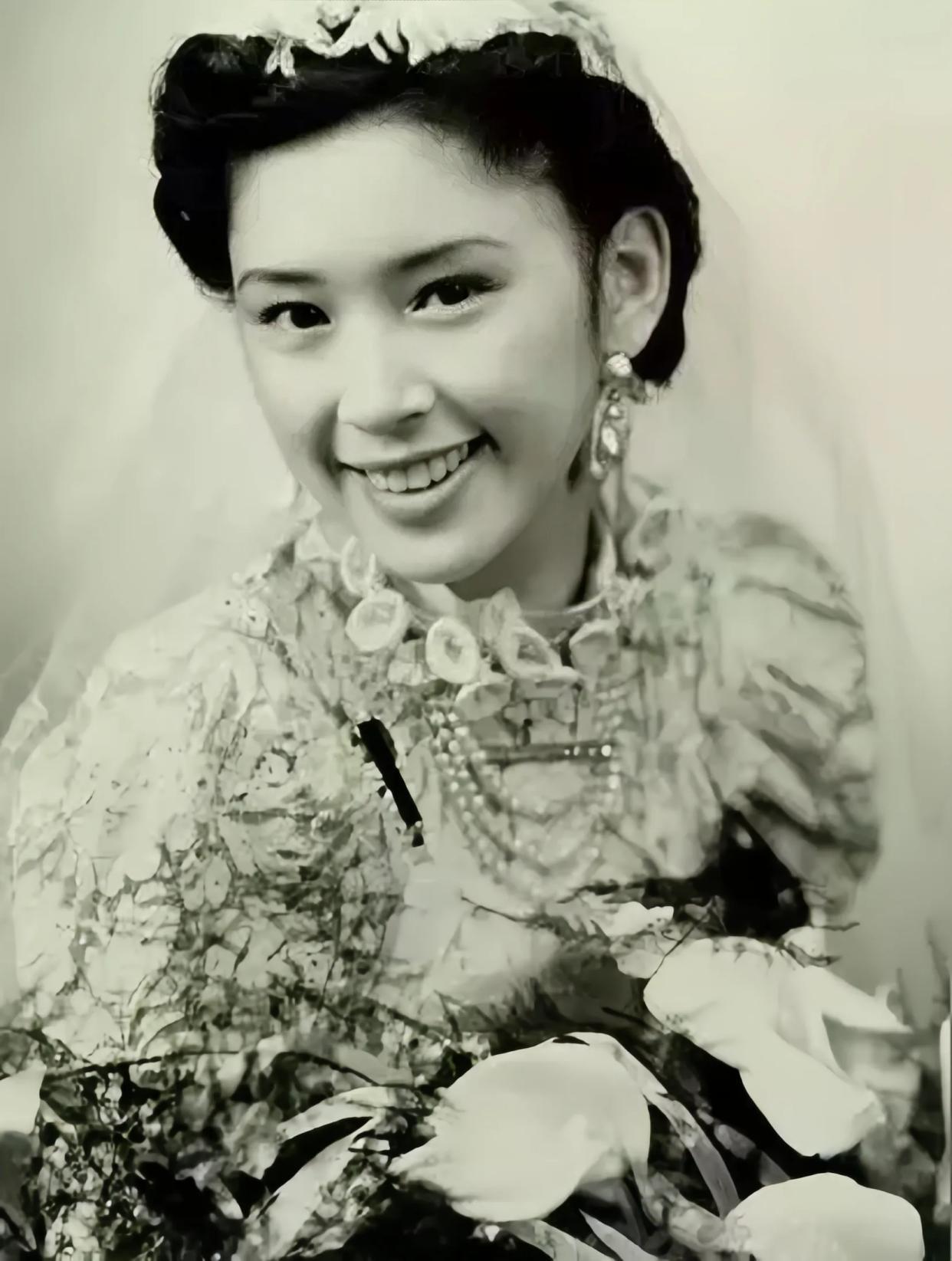 1966年，27岁的胡友松发现生理期没正常来，便问75岁的丈夫李宗仁怎么办。谁料