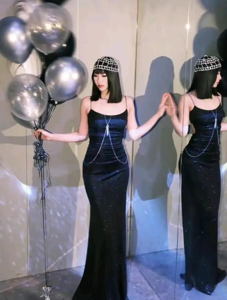 小S大女儿18岁生日照被晒出
这小妞，一眨眼就18岁了
真是女大18变，变得好美