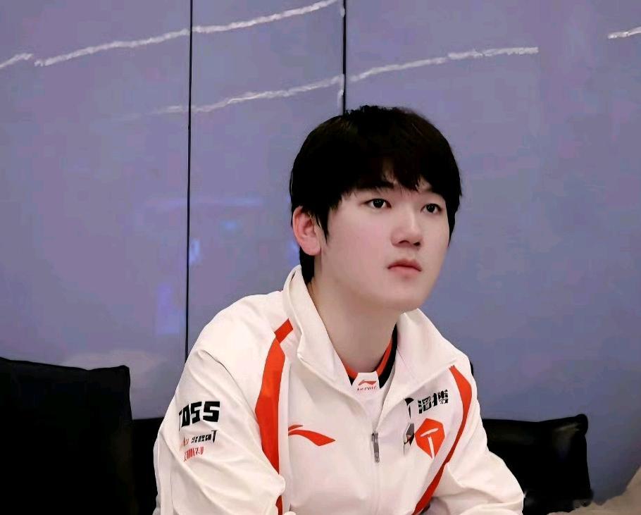 感觉哥哥再打下去要晚节不保了这和s8那个是一个人吗？Jackeylove目前已经