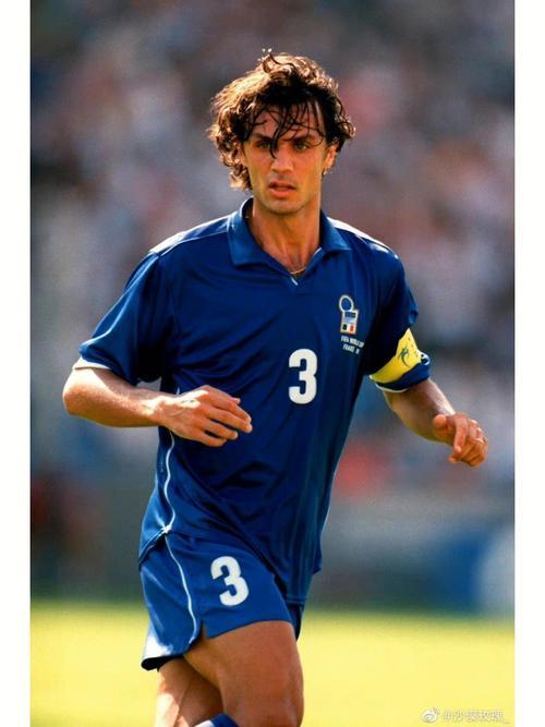 意大利历史十大巨星下篇六到十名
第六名：马尔蒂尼历史上金球奖提名除了梅罗就是马尔