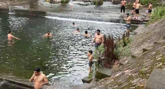绍兴日铸山庄，被印度人占领，成群结队在日铸山庄溪水里游泳嬉戏
最近有两件事，让不