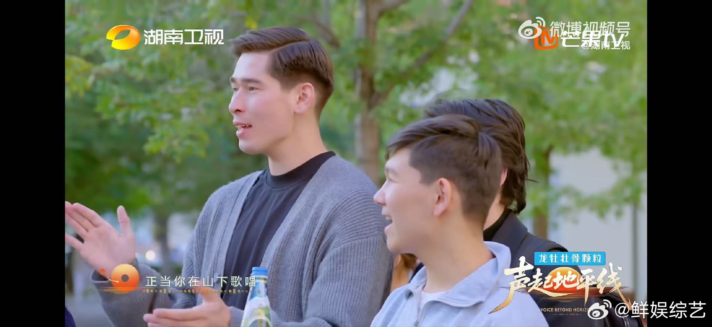 中国音乐人把外国街头变成livehouse音乐人在街头玩音乐的松弛感声起地平线采