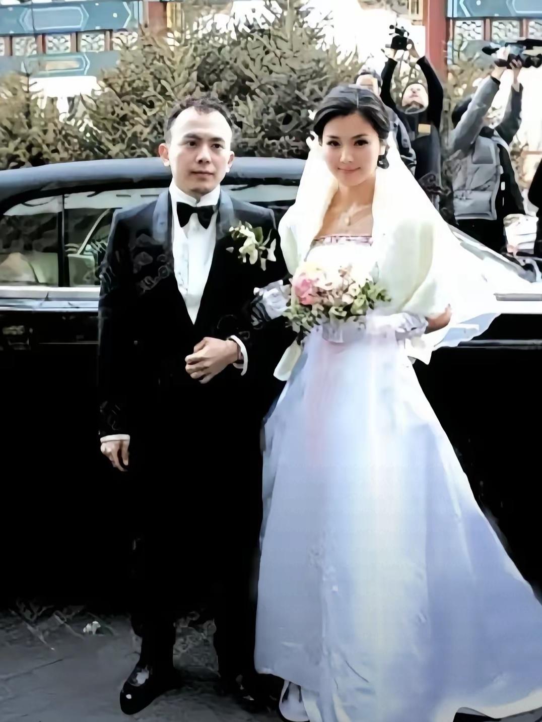 2008年金融危机，王珂投资失利，欠下4亿外债，当时他和刘涛只有一个女儿，王珂准
