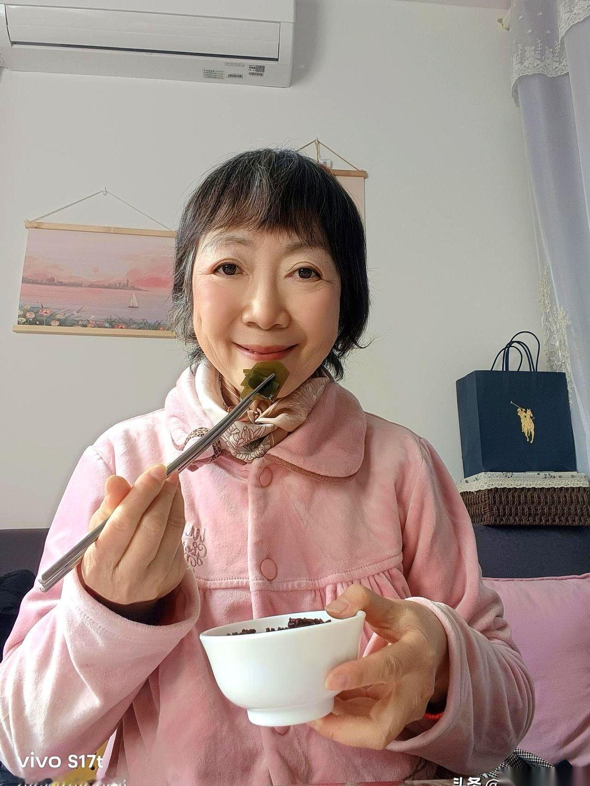 在南昌这么久，我还是只会一句“我恰饭了”。
真的，就这一句。但这真的一点不耽误我