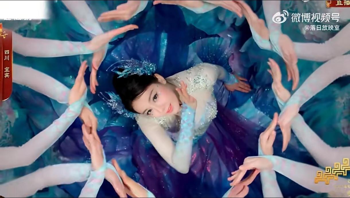 热巴《立上游》人鱼妆封神！这才是童话里的公主吧
 
宜宾分会场《立上游》舞台，迪