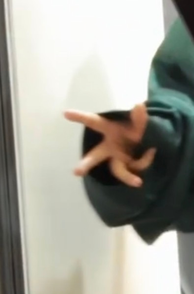 小孩儿偷穿大人衣服就会这样🤱 ​​​