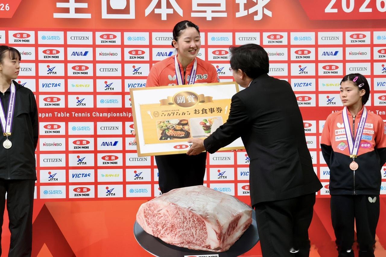 颁奖仪式📷张本美和是石川佳纯之后首位实现全日青4连冠🏆🏆🏆🏆 