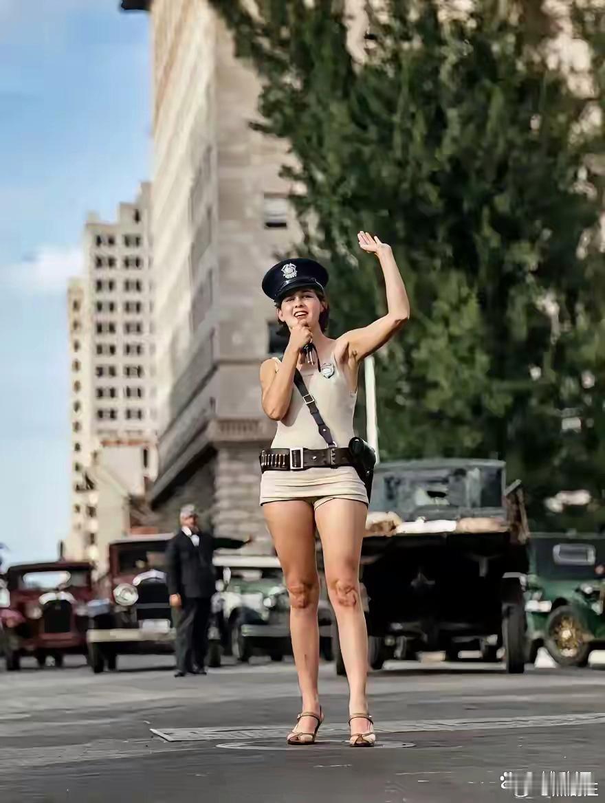 1931年，美国迈阿密的女交警。 