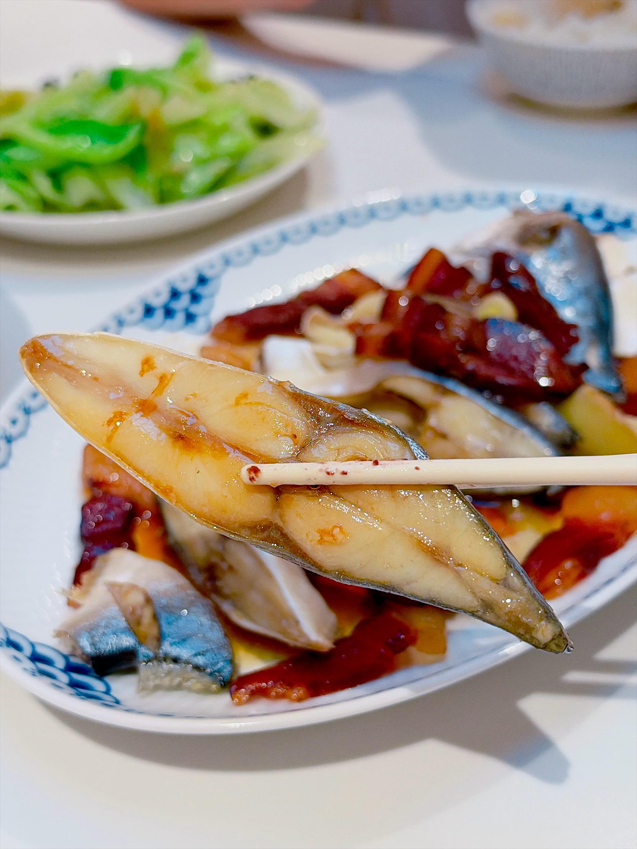 菜谱分享 懒人大法好啊蒸箱一下出两个菜腊肉蒸鱼干 蒸梅干菜肉饼 全是下饭菜梅干菜
