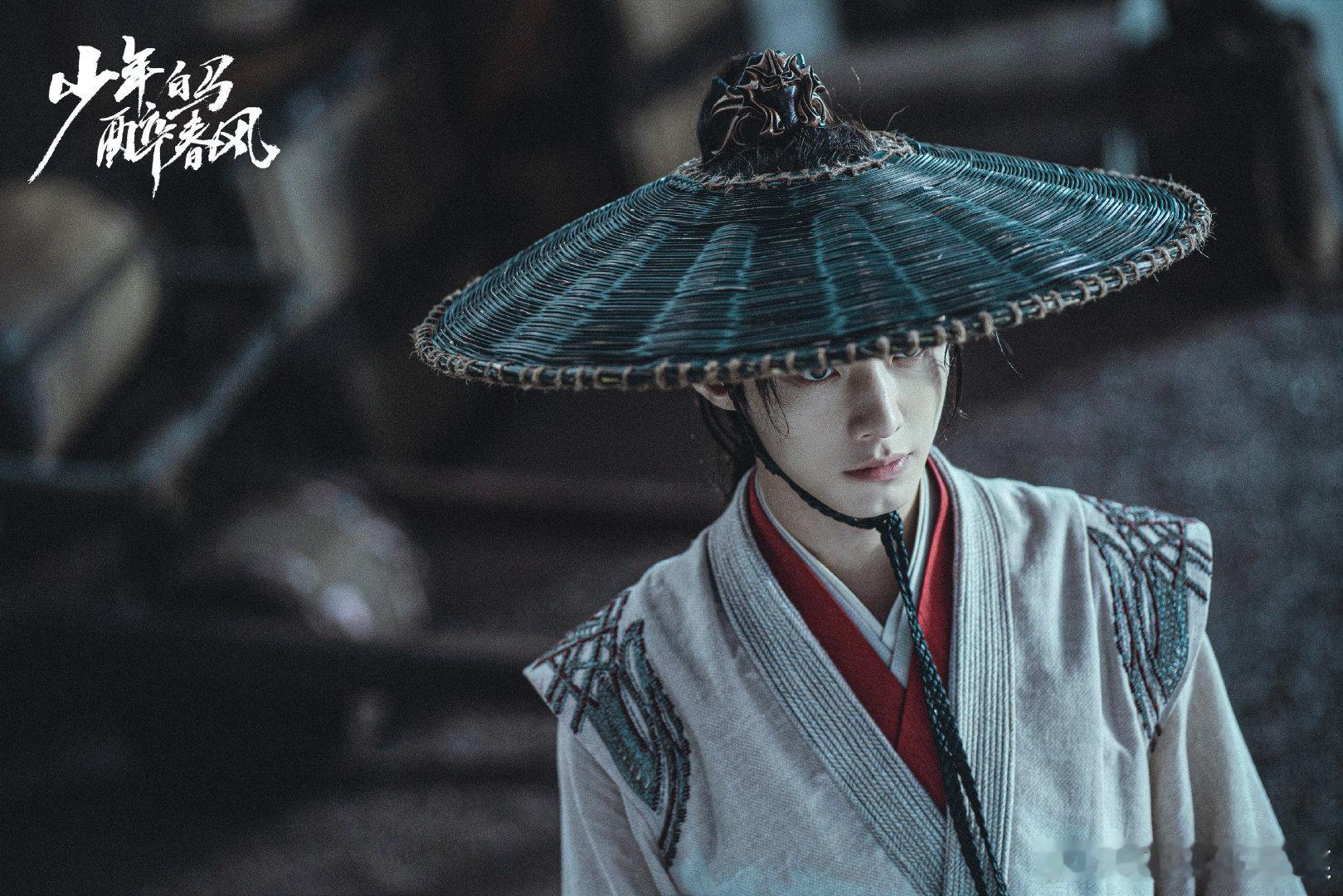 #这下何与真水灵灵了#少白真的拍出了何与最帅的样子，这次的雨中打戏也是让我们很喜