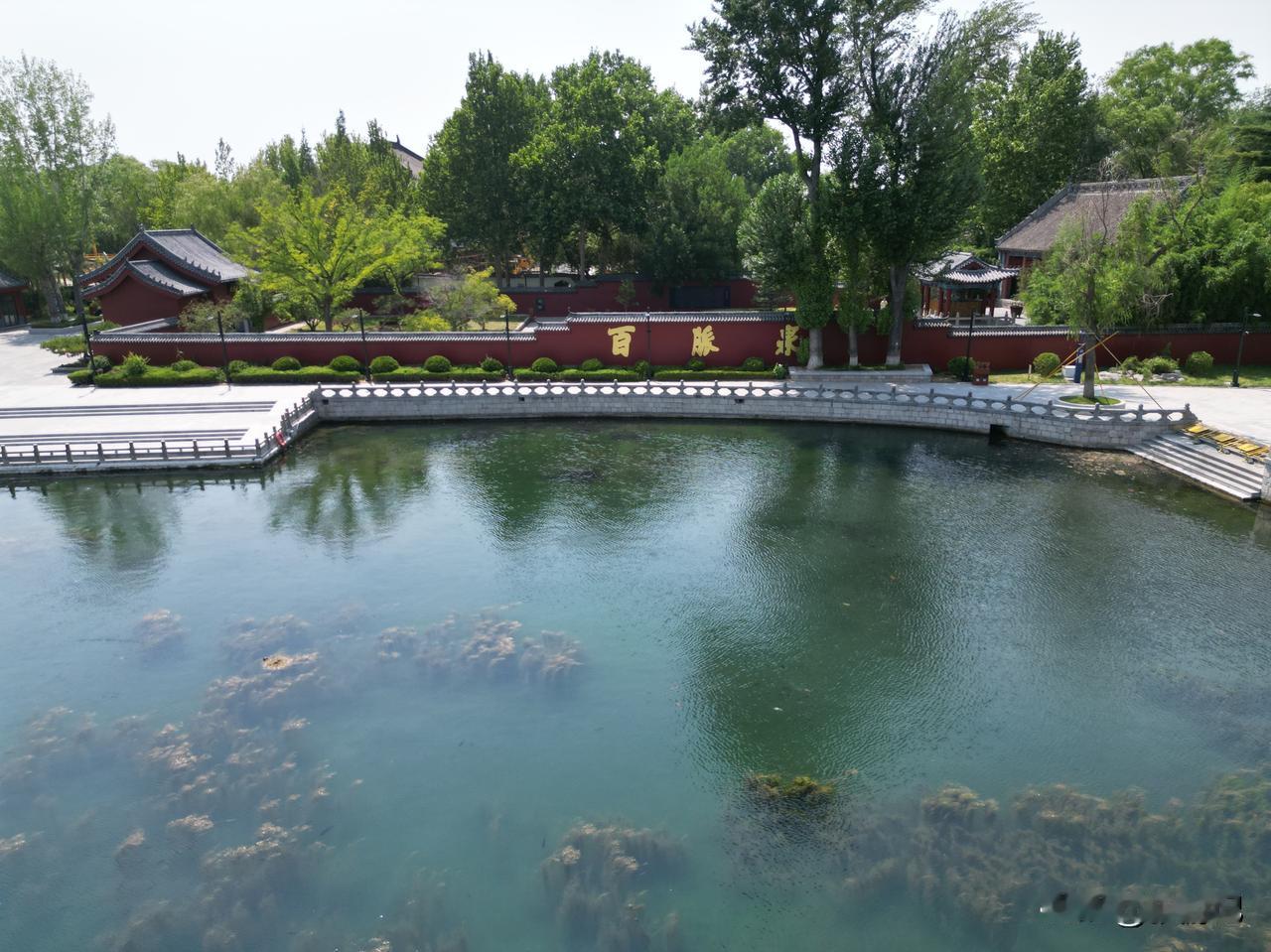 【为了看这几眼泉水，要花98元，值得吗】
济南五大名泉群，唯一不在济南城区的叫做