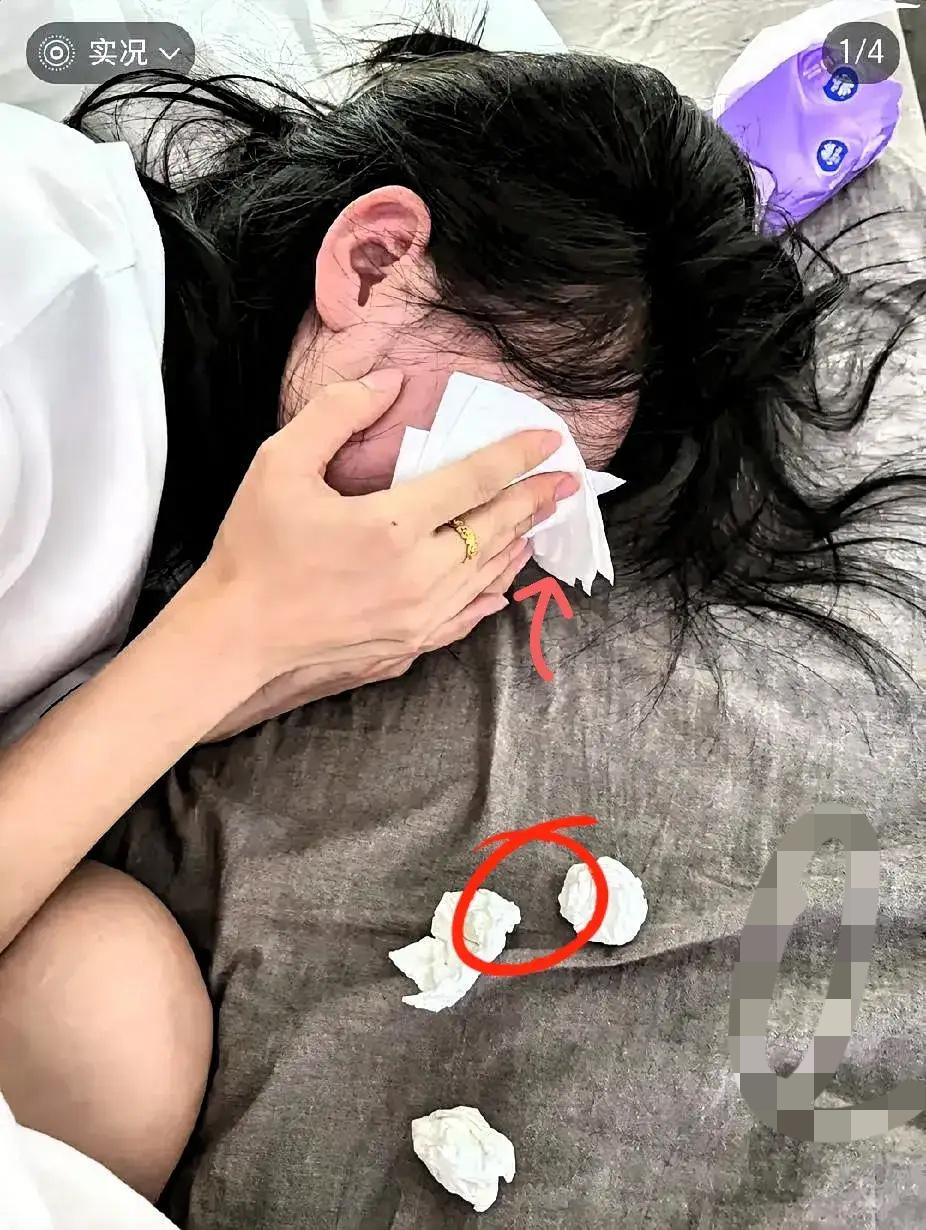 “陕西渭南，一女子与他人有不当关系时被丈夫发现，双方当场起了争执。随后女子趁人不