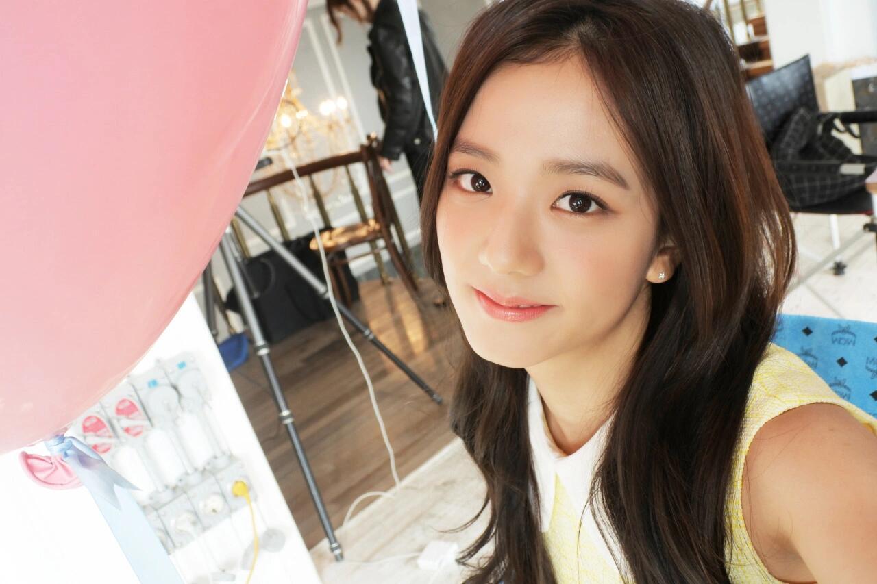 kimjisoo 🩵金智秀 jzx金智秀心动初恋 “照片是锁住时间的唯一公式”