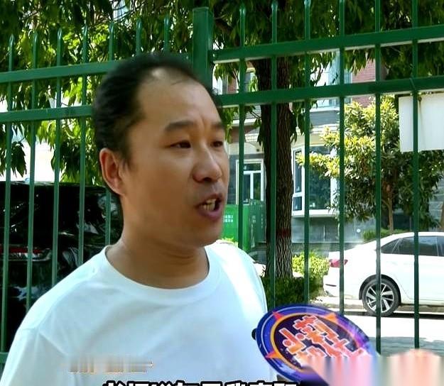 河南郑州，一个面点师傅干了三年，要走。
老板直接把一万多工资条往桌上一拍：想拿钱