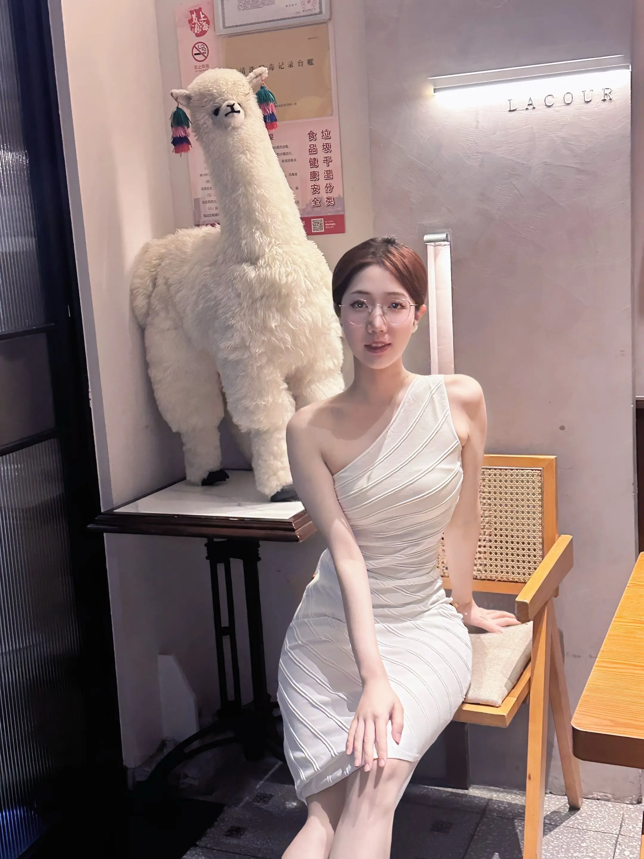 rua羊驼🦙吃饭饭         吃个饭都有清秀的羊驼小七来陪～ ...