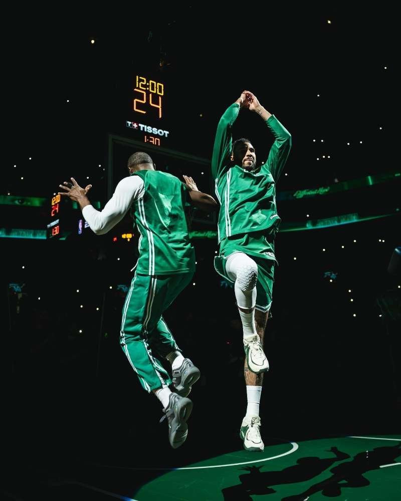 谈到塔图姆重回赛场，杰伦说：“很高兴看到我的兄弟不仅重返赛场，更重要的是，除了篮