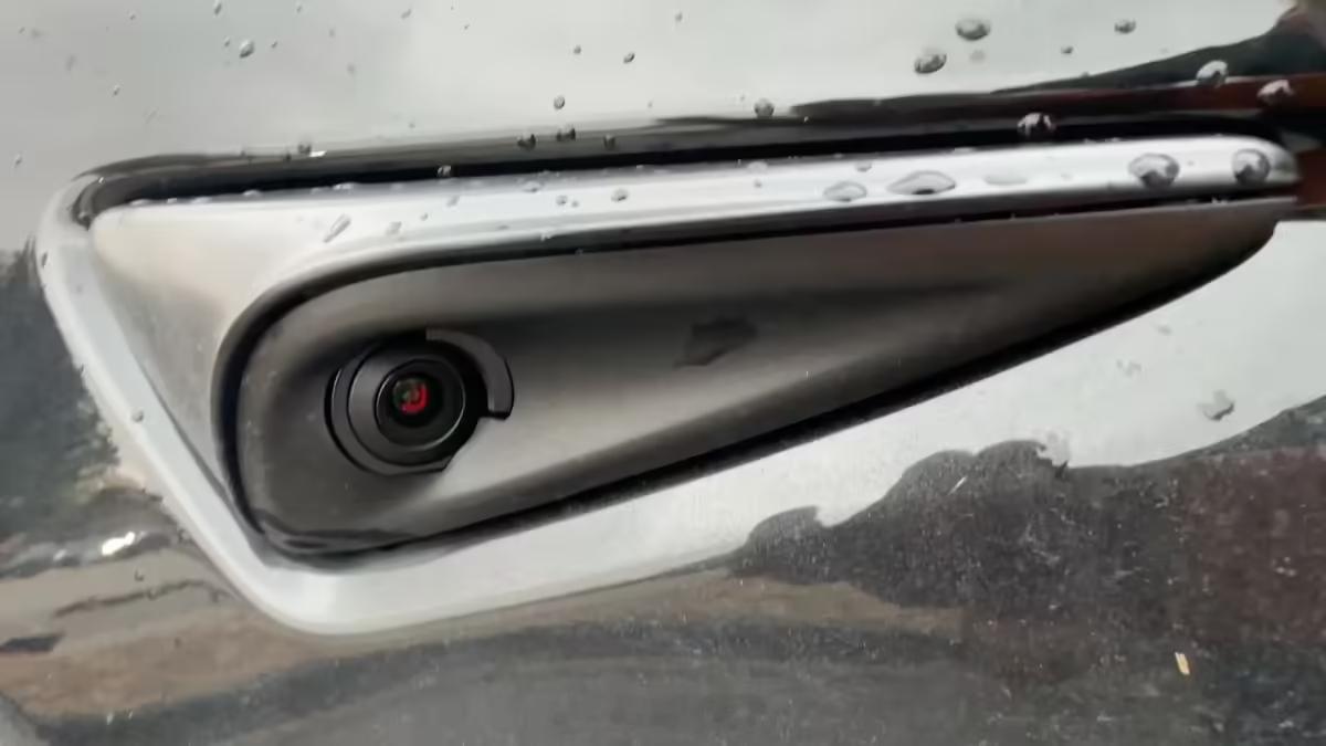 特斯拉的Robotaxi车队悄悄开进了新奥尔良。一批带清洗喷头的Model Y正