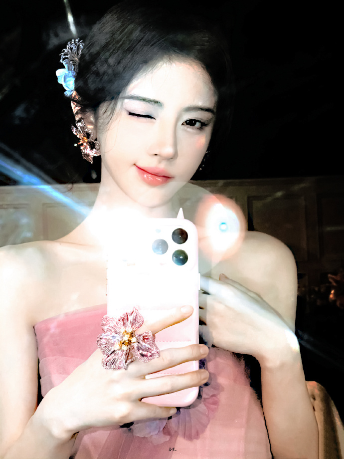 鞠婧祎 这是要闪瞎我的双眼的节奏