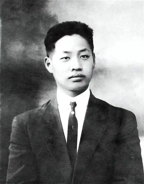 一位教育家说：
"在孩子一生的教育当中，有两件最重要的事，第一是学会怎么做人，第