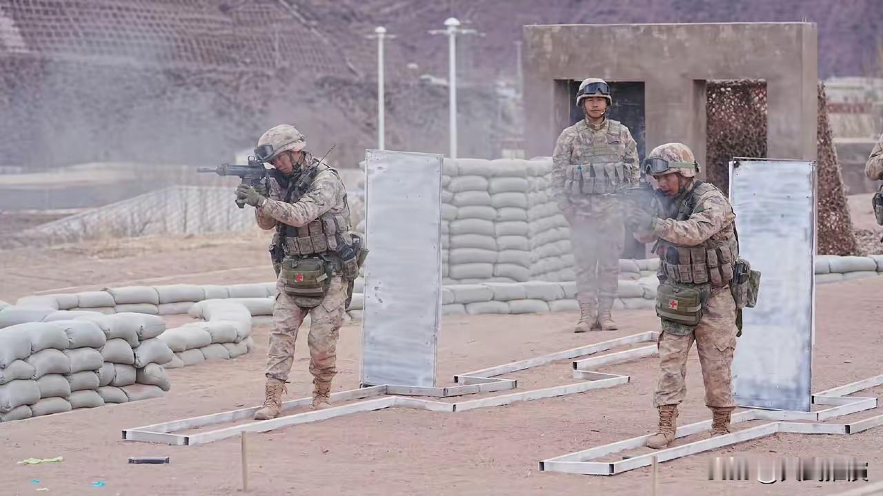 我军战士终于有防弹护臀和护裆了，外加双层弹匣包，8颗手榴弹

这装备太贴实战了！